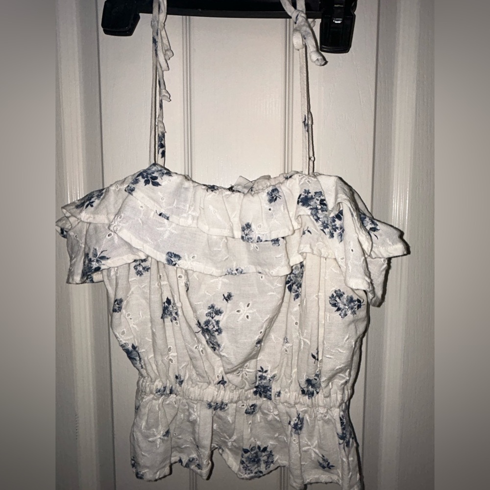 American Eagle blue floral crop top